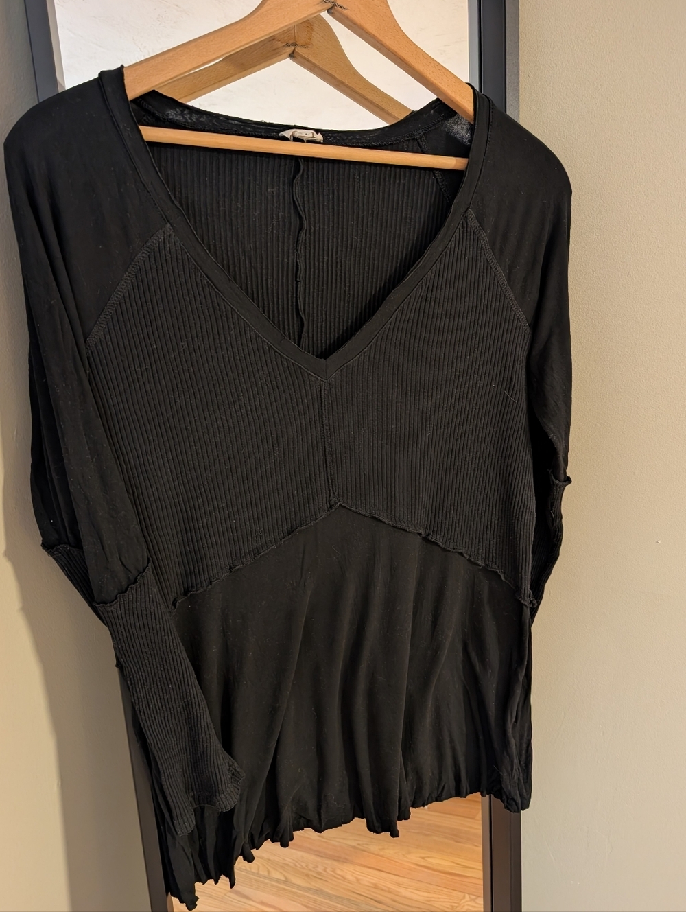 POL Black V-Neck Ribbed Panel Top